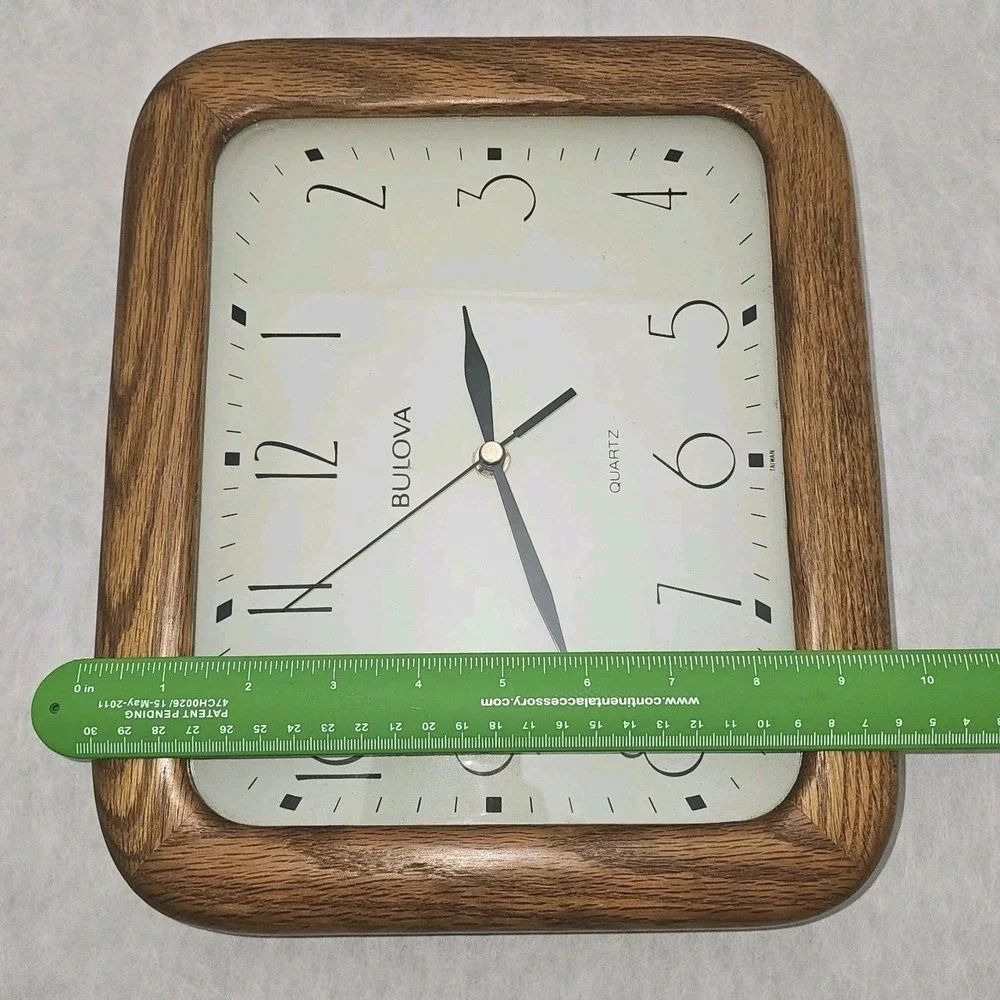 EUC Vintage Bulova C4412 Rectangle Oak Wood Wall Clock 11½'' x 9½